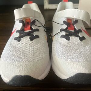 New Kids Nike Revolution Tennis Athletic Shoes Size 1.5 Light Weight White Logo